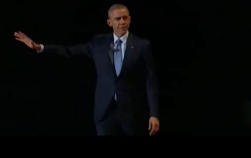 奥巴马怒闯脱口秀现场 讲段子痛批"奥巴马"