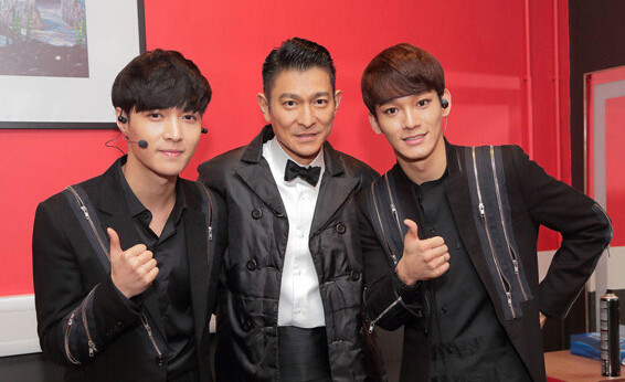 刘德华现身韩流颁奖礼被赞最帅欧巴 EXO勇夺四奖