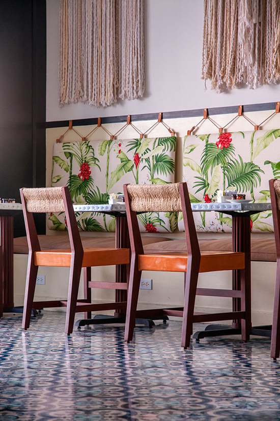 一餐桌一背景 餐厅呼应式装饰18例