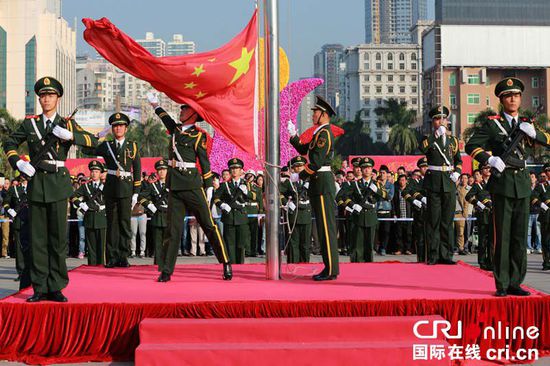 粤港澳千人升旗仪式迎接澳门回归祖国15周年(高清组图)