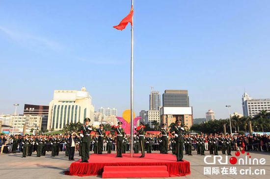 粤港澳千人升旗仪式迎接澳门回归祖国15周年(高清组图)