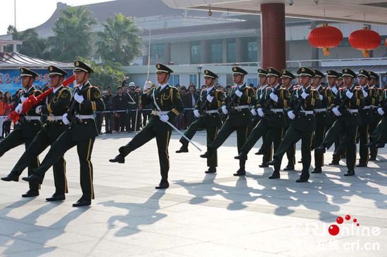 粤港澳千人升旗仪式迎接澳门回归祖国15周年(高清组图)