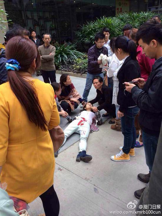 厦门罗宾森砍人现场血腥残忍画面曝光 3名女子倒在血泊中