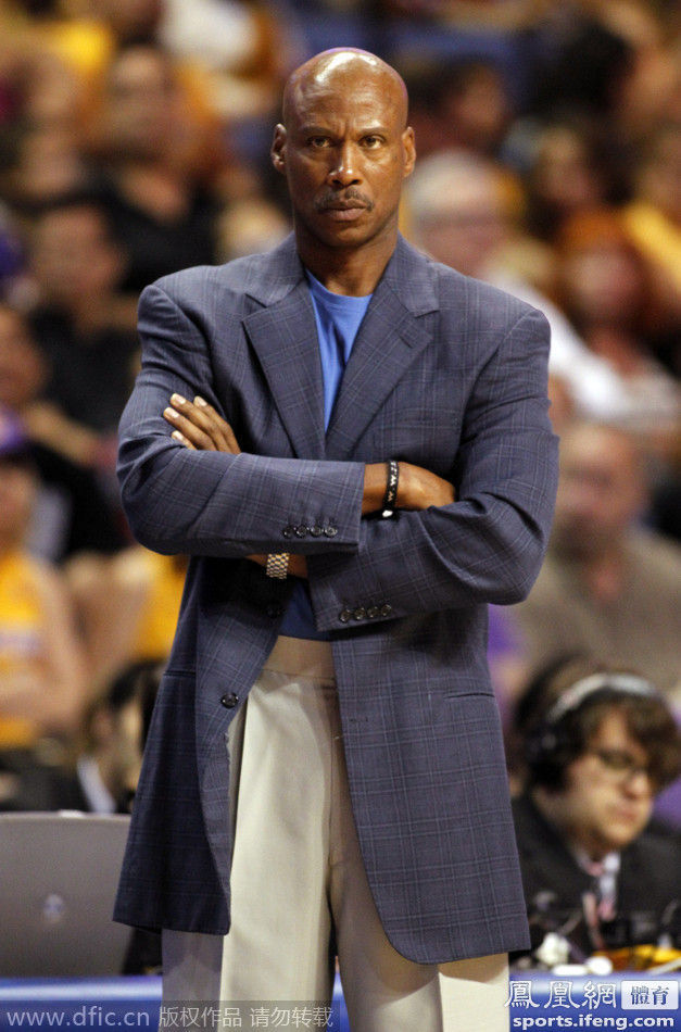 湖人vs勇士：75-116 NBA季前赛-科比13投3中