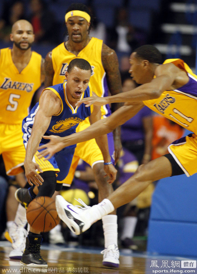 湖人vs勇士：75-116 NBA季前赛-科比13投3中