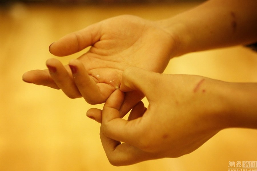 摄影师记录河南90后钢管舞女神