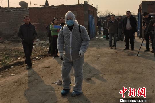 河南救狗僵持战落幕 30名爱狗人士被警方带走(图)