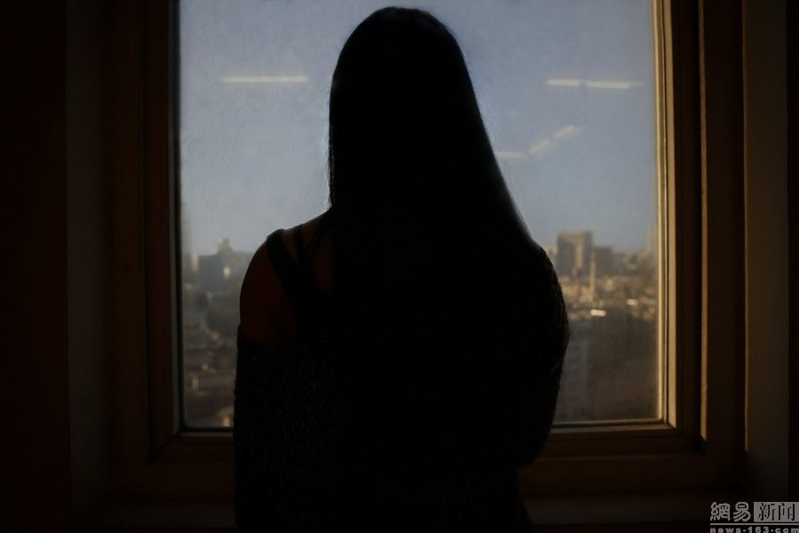 摄影师记录河南90后钢管舞女神