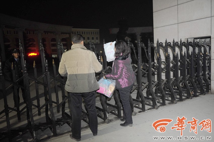 西安一高校封校禁过平安夜 保护传统文化(组图)