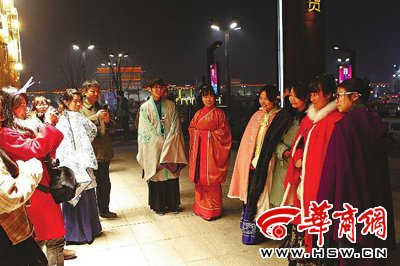 西安一高校封校禁过平安夜 保护传统文化(组图)