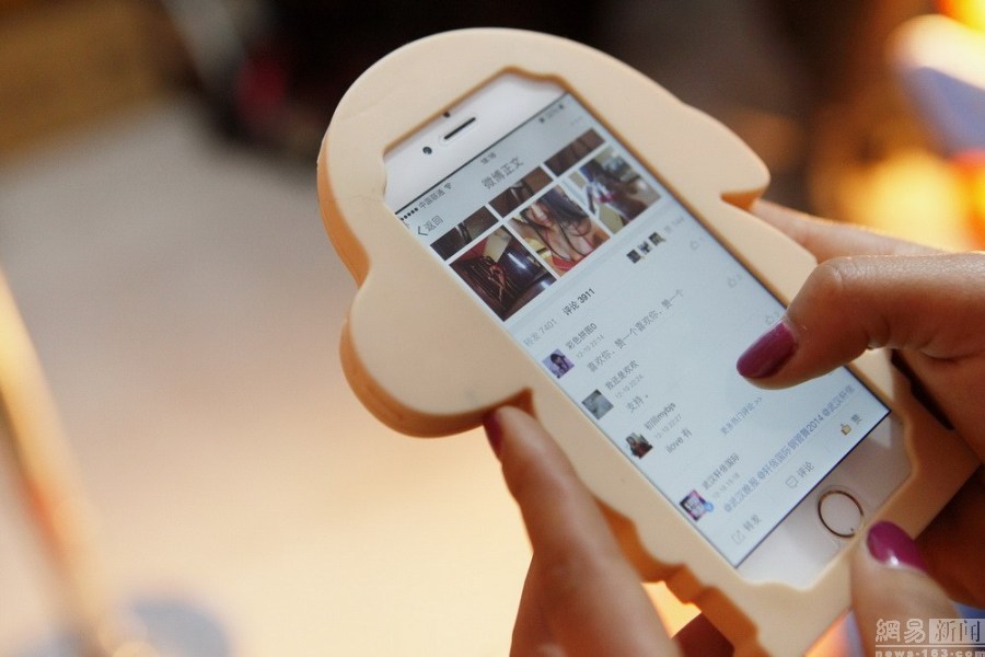 摄影师记录河南90后钢管舞女神