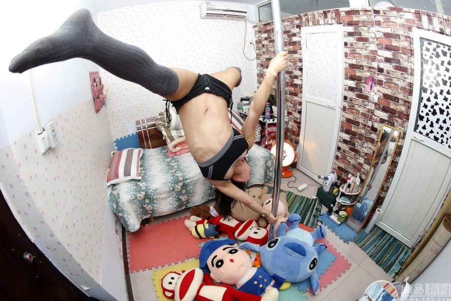 摄影师记录河南90后钢管舞女神