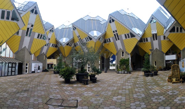 Cubic Houses（立方体房屋）