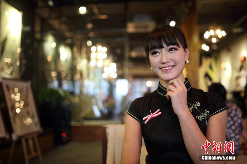 重庆美女旗袍Party卷起中国风