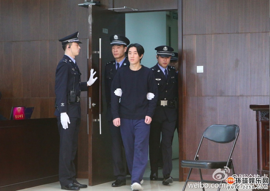 房祖名供认容留女星李晓楠吸毒 女星李晓楠即洛诗