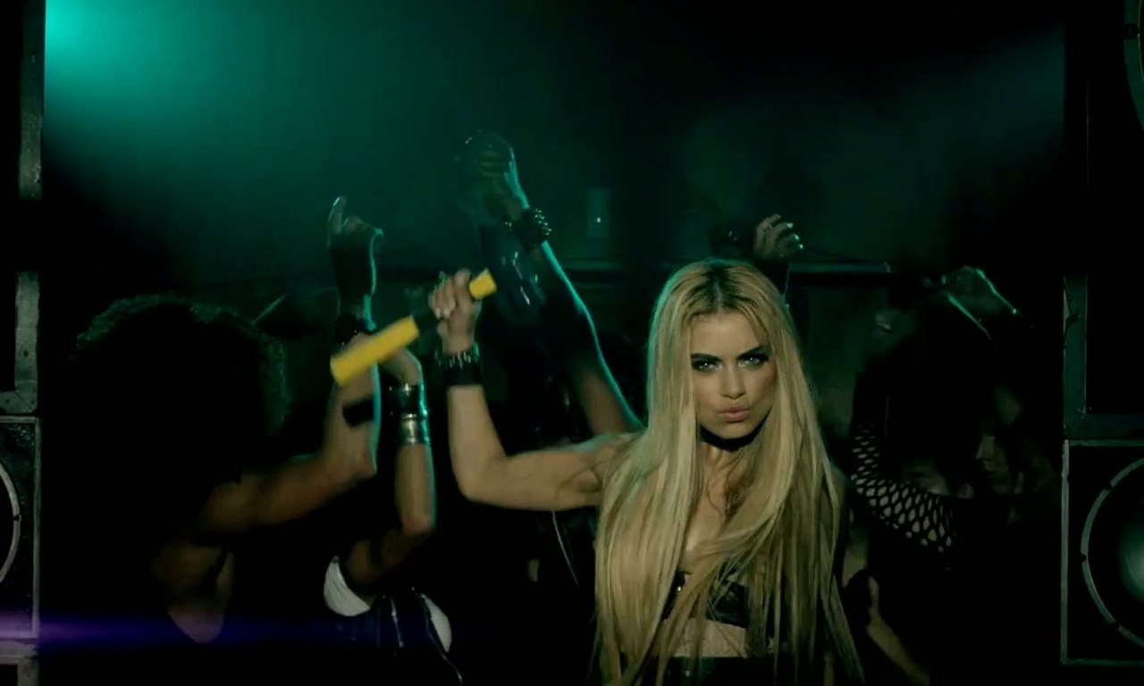 澳洲夏奇拉性感照 亚洲杯开幕式献唱引段暄尖叫