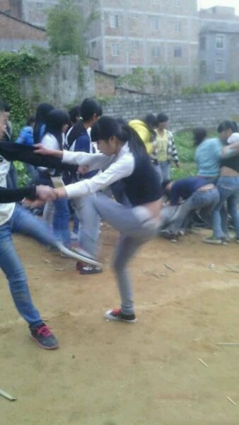 广西女生打架因口角引发无人员受伤