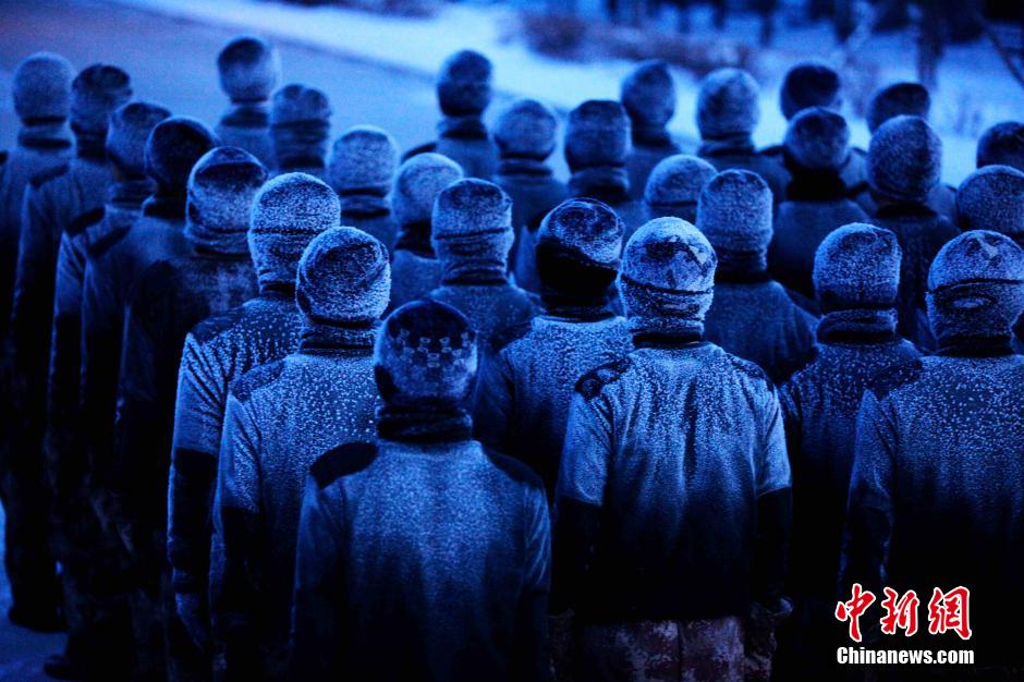 高清：我边防战士零下30度练兵 身披冰铠似兵马俑【12】