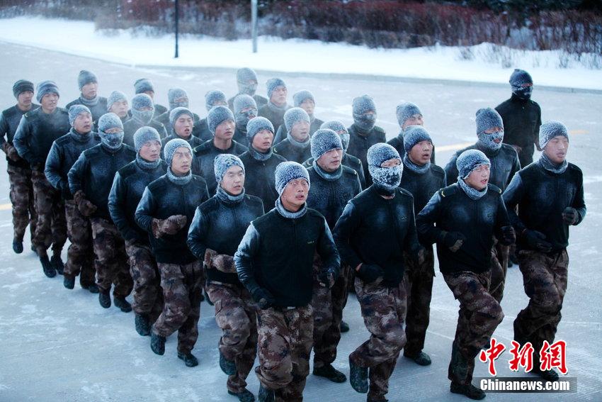 高清：我边防战士零下30度练兵 身披冰铠似兵马俑【4】