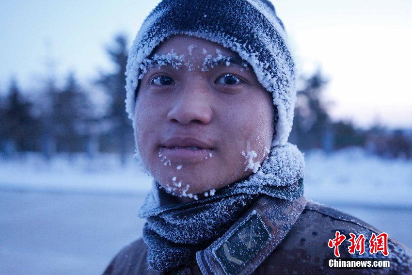 高清：我边防战士零下30度练兵 身披冰铠似兵马俑【5】