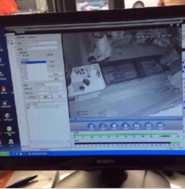 情侣小偷盗窃得手后激情热吻被监控拍下(多图)