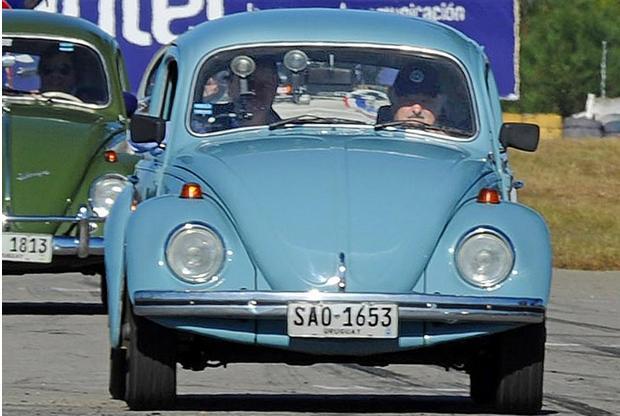 世界上最穷的总统太穷了 养条狗还是三条腿