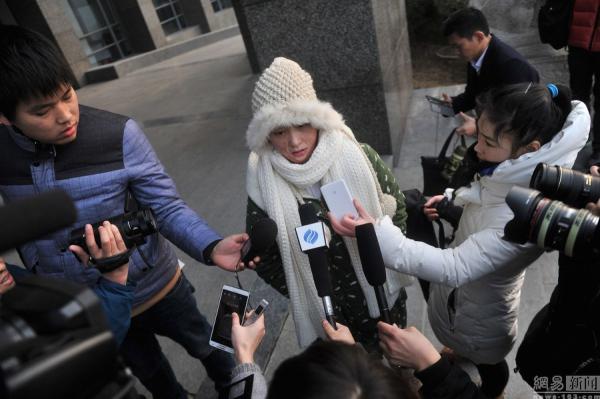 官二代毁容少女案再审 毁容少女讲述三年心路历程(图)