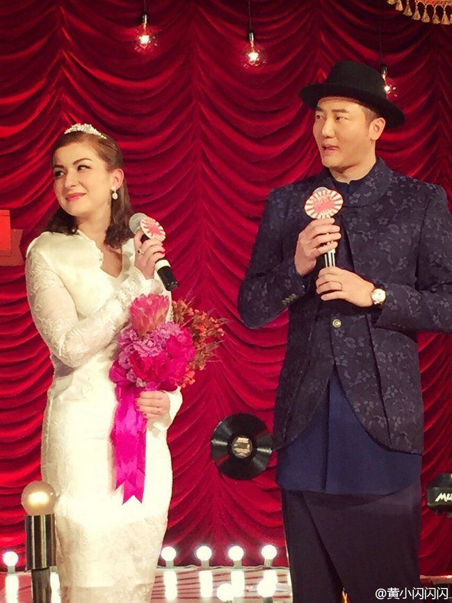 关喆补办婚礼百日宴娇妻美艳 杨坤成孩子干爹