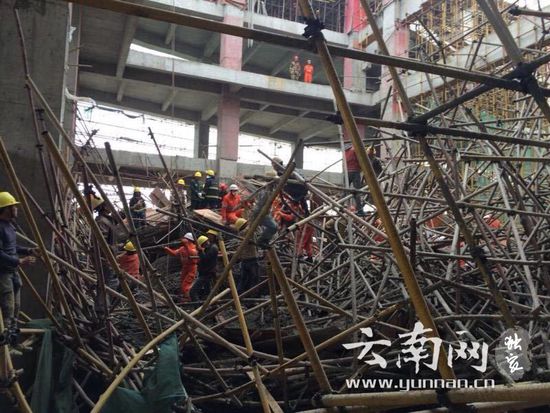 云南文山职教园区坍塌 已有5人遇难8人受伤获救