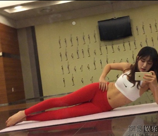 韩国最美体育老师走红 完美的S级身材曲线