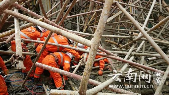 云南文山职教园区坍塌 已有5人遇难8人受伤获救