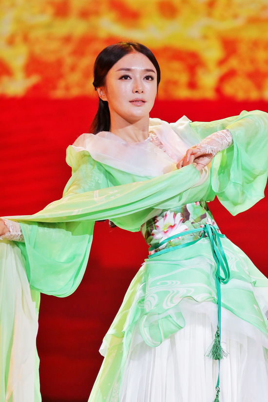 央视春晚第三次彩排 四大美女亮相宅男福利！