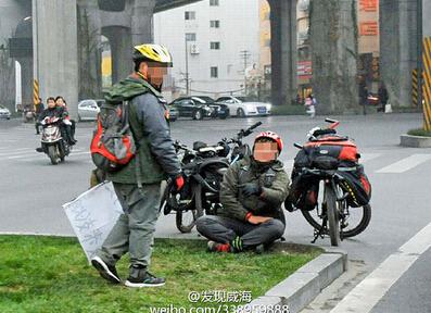 关注：假驴友街头行乞被暴打 广东偷狗贼手脚筋被挑断/组图