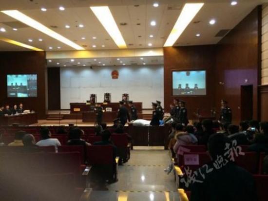 聚焦:杭州公交纵火案宣判死刑 铁笼沉尸案开审嫌犯不认罪