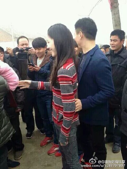 刘强东带奶茶妹妹回宿迁过年 聚餐敬酒照曝光