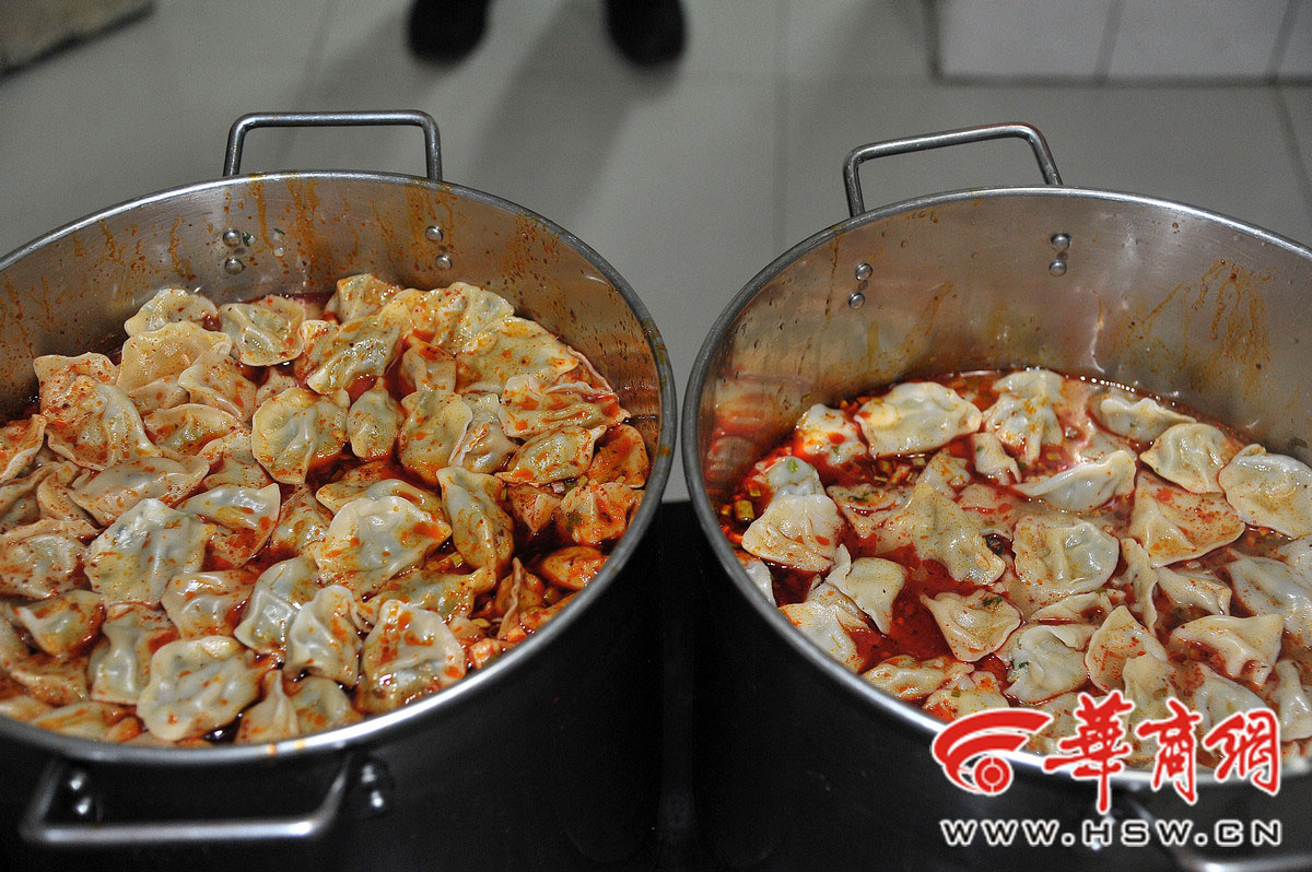受助人员的年夜饭是饺子副本.jpg