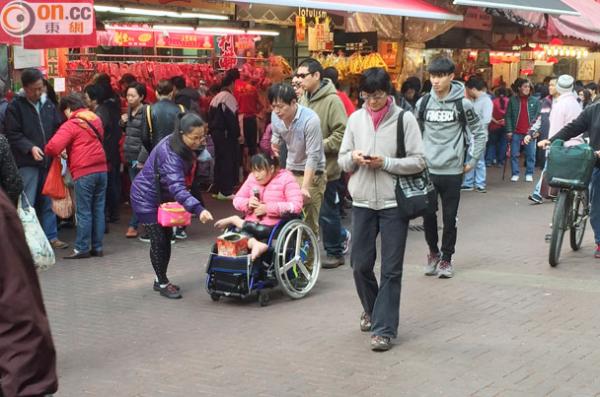 组图：香港出现“国语乞丐团” 疑似被操纵