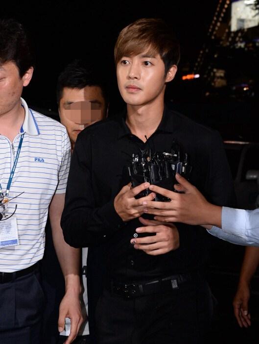 吴尊老婆罕见露面够靓够上镜 曝金贤重与女友复合将当爹/图