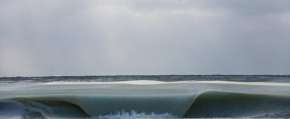 酷寒席卷美国 翻滚海浪瞬间冻结