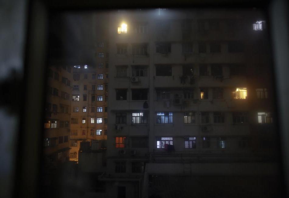 镜头下的香港“棺材间”蜗居者 外媒戏称为“棺材”