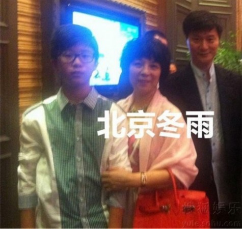 范冰冰弟弟近照曝光 五官清秀不如姐姐精致