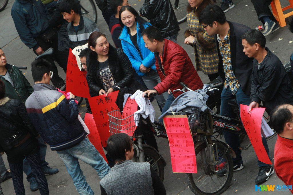 广州：节后服装市场招工难 老板上街寻工人  