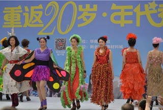 东北大妈扮模特上演“重返20岁”