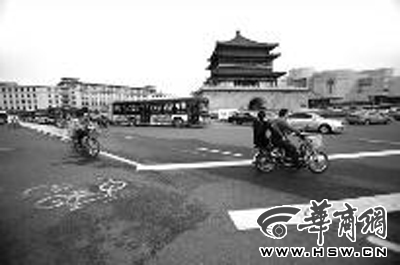 钟楼盘道试添加非机动车道隔离栏 引导车流分离