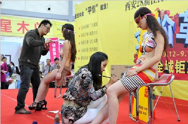 西安秋季住博会现人体彩绘表演