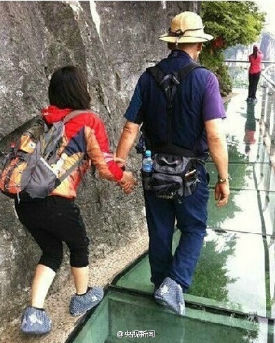 河北白石山现国内最长玻璃悬空栈道