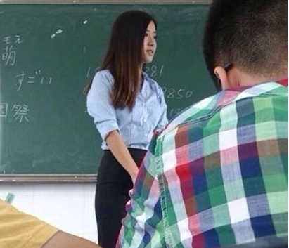西南财经大学日语美女教师 别人家老师PK我家老师 