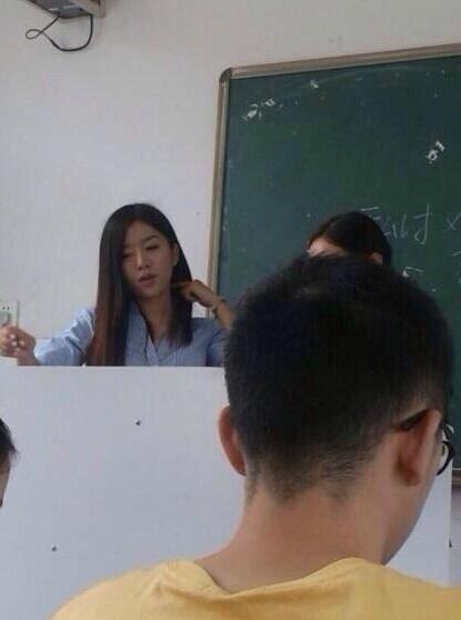 西南财经大学日语美女教师 别人家的可爱又性感