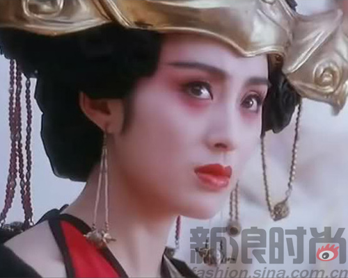张敏是与周星驰拍过最多电影的一位，名副其实为“星女郎”。当年的张敏美得不可方物，她在《赌圣》中扮演的“绮梦”更是成为一代男影迷的“梦中情人”。