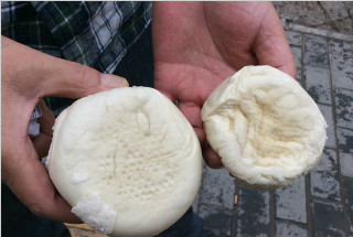 好好的馒头出锅时咋缩了一半多 “鬼捏馍”是咋回事